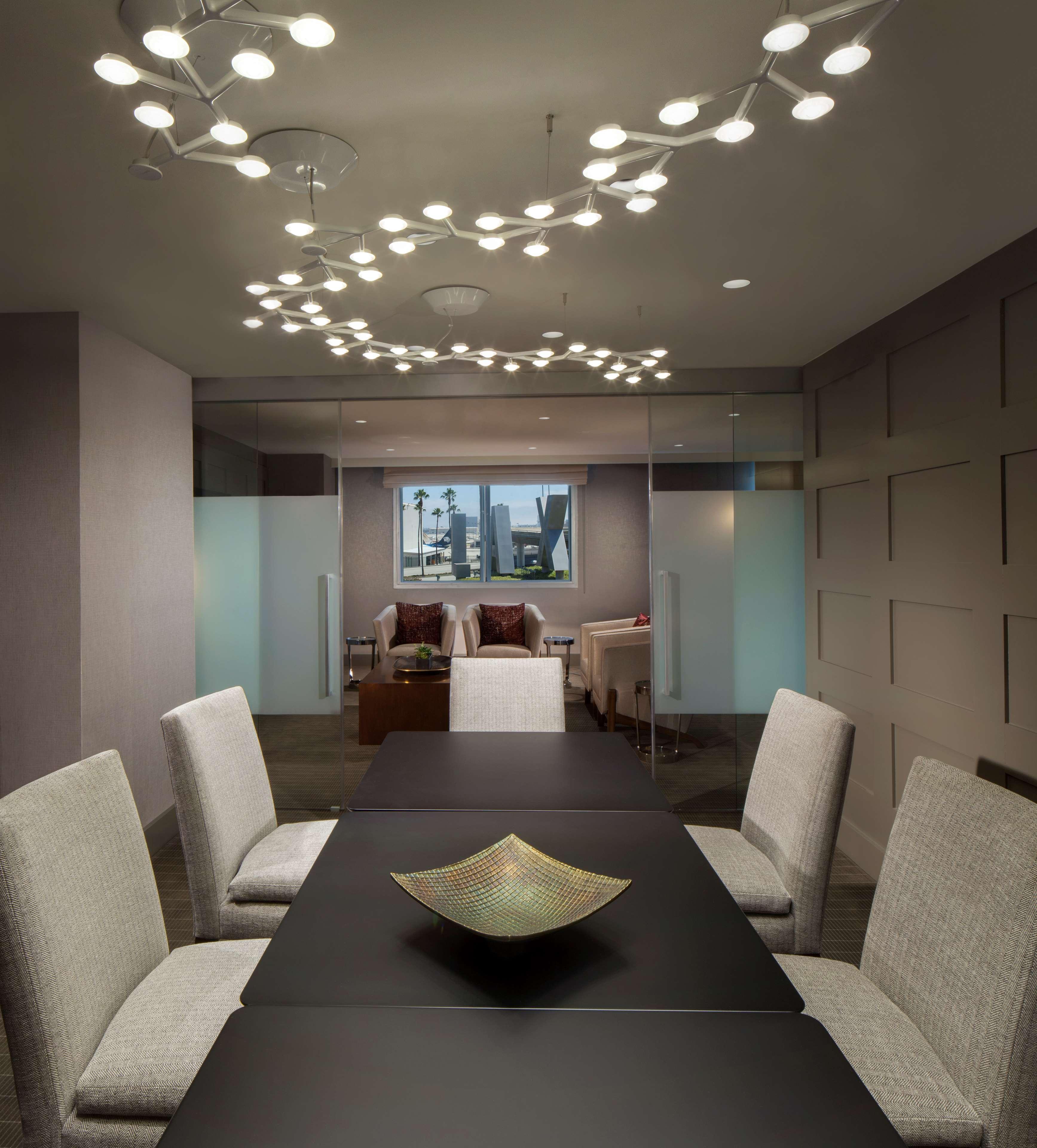 Hotel Hyatt Regency Angeles International Airport 3*