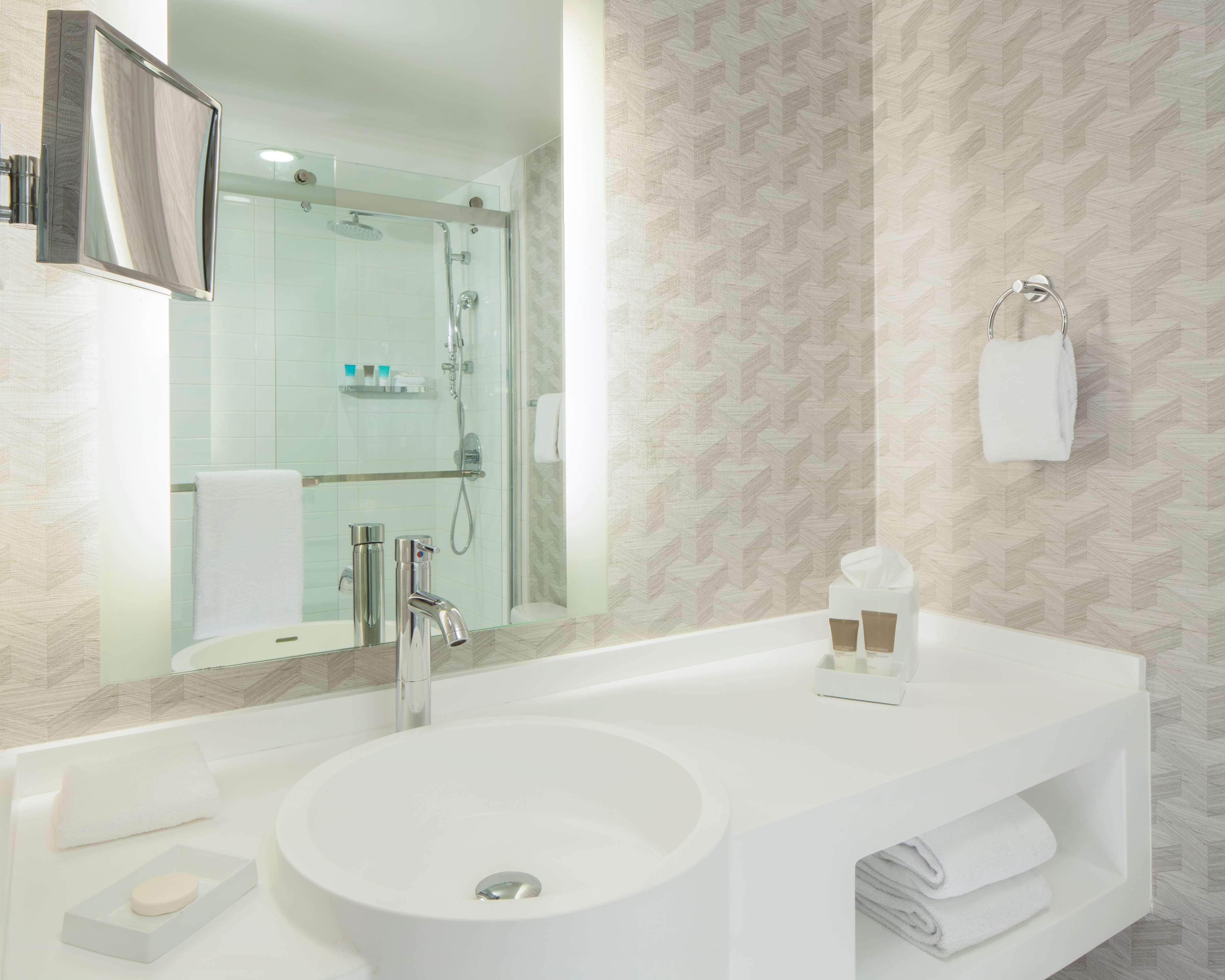 Hotel Hyatt Regency International Airport 3*