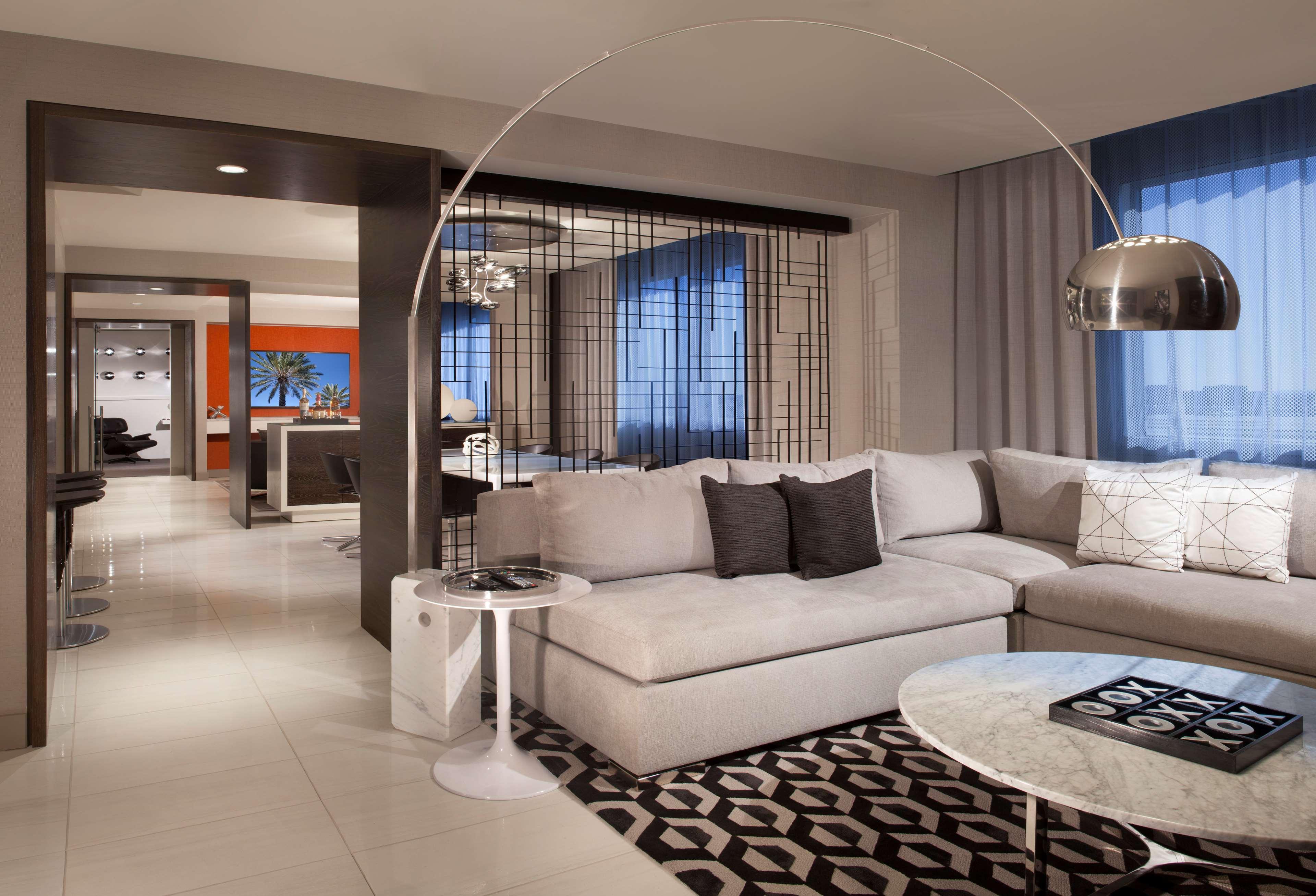Hotel Hyatt Regency International Airport 3*